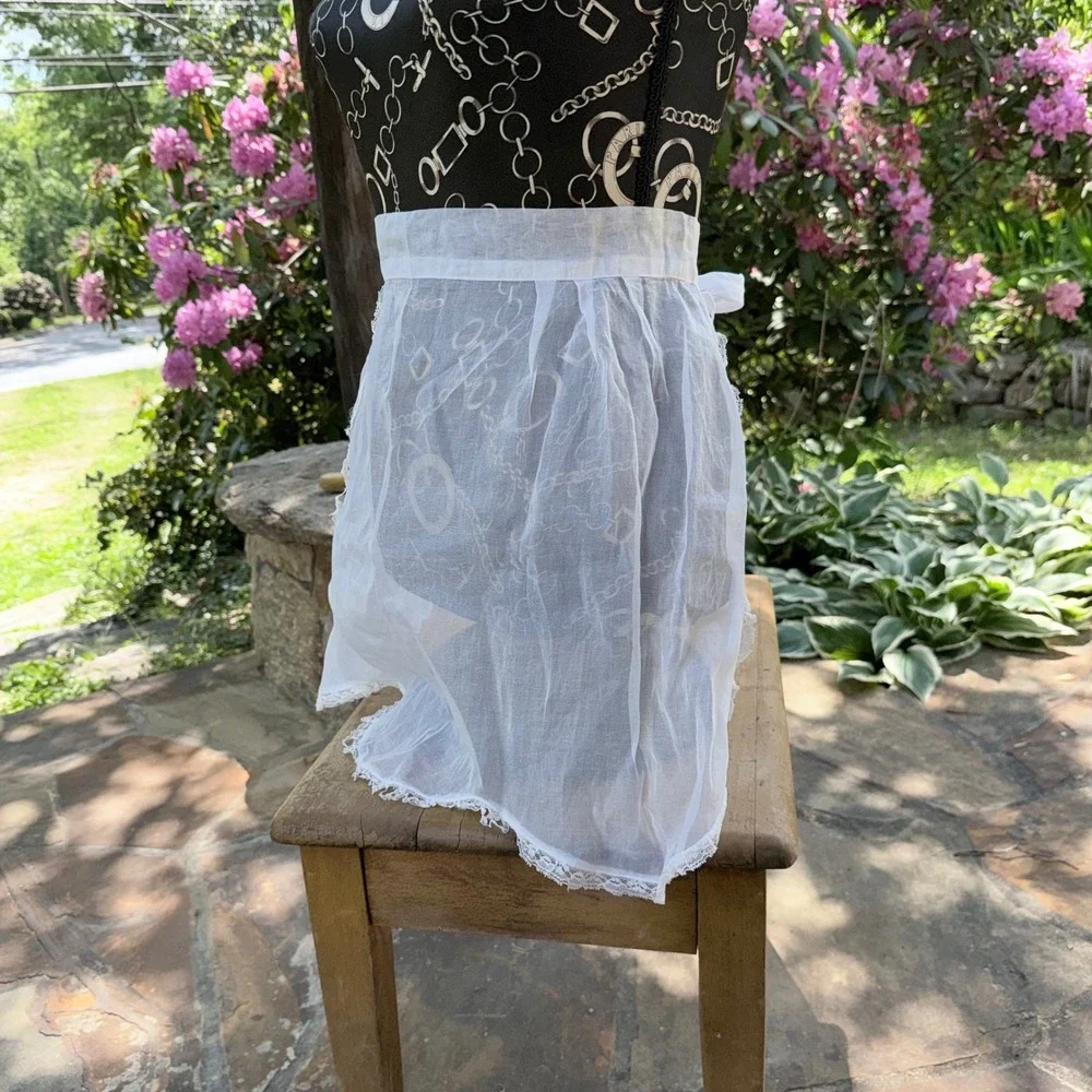 Vintage Sheer White Hostess Apron Lace Trimmed Pocket Scalloped Hem Cottagecore‎